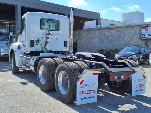2025 Kenworth T880 image 5