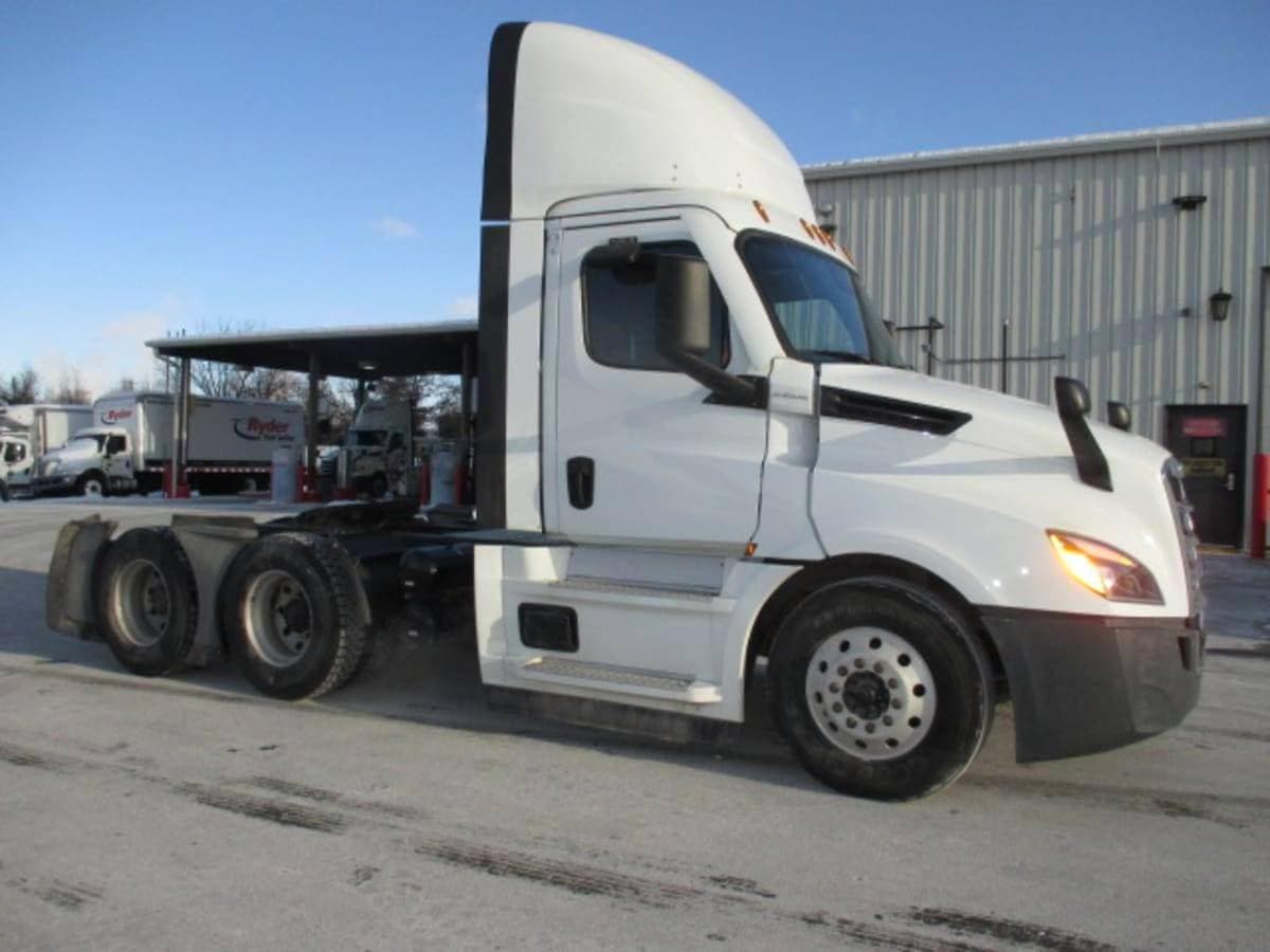 2022 Freightliner Cascadia 126 Day Cab Truck - 400HP, 12 Speed Automatic image 3