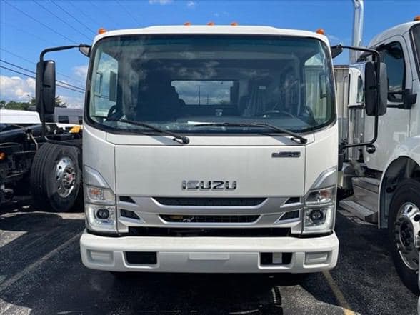 2025 Isuzu NRR image 2
