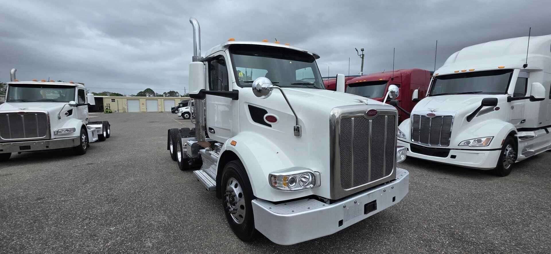 2023 Peterbilt 567 image 3