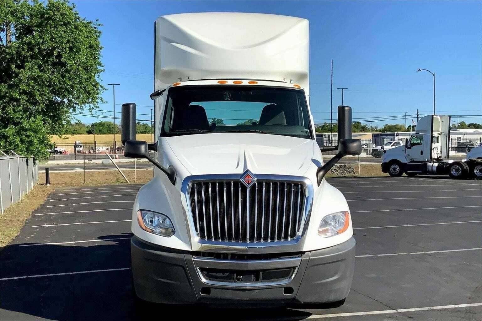 2020 International LT625 image 3