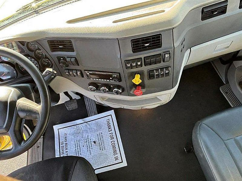2021 Peterbilt 579 image 9