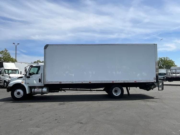 2022 International MV607 Box Truck - 220HP, 6 Speed Automatic, Roll up Door image 4