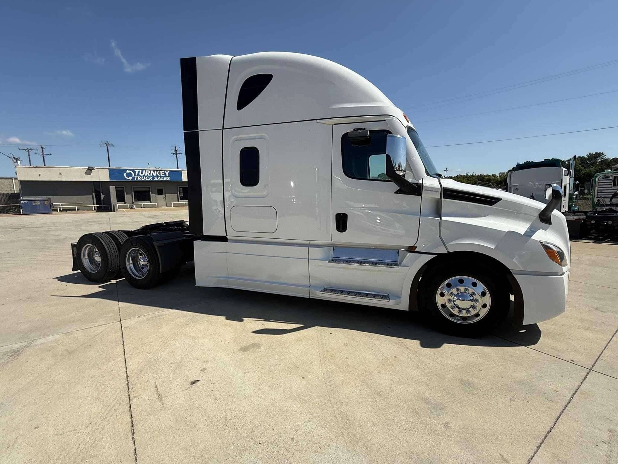 Used 2024 FREIGHTLINER CASCADIA 126 Conventional image 5