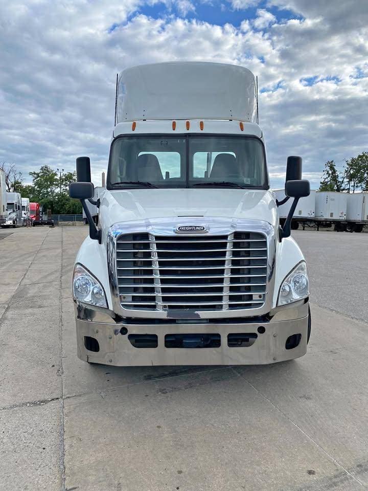 2019 Freightliner Cascadia image 1