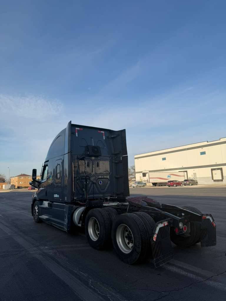 2024 Freightliner Cascadia image 7