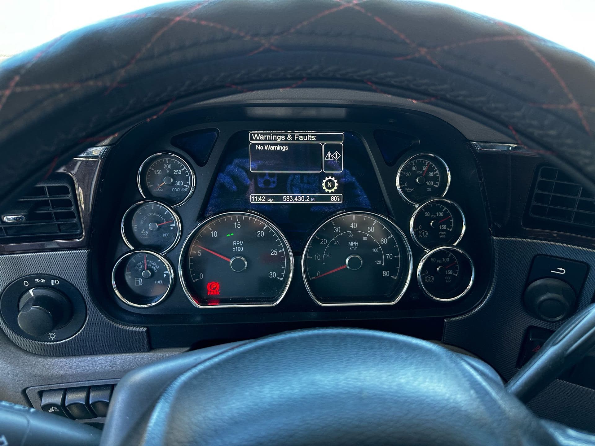2015 Peterbilt 579 image 9