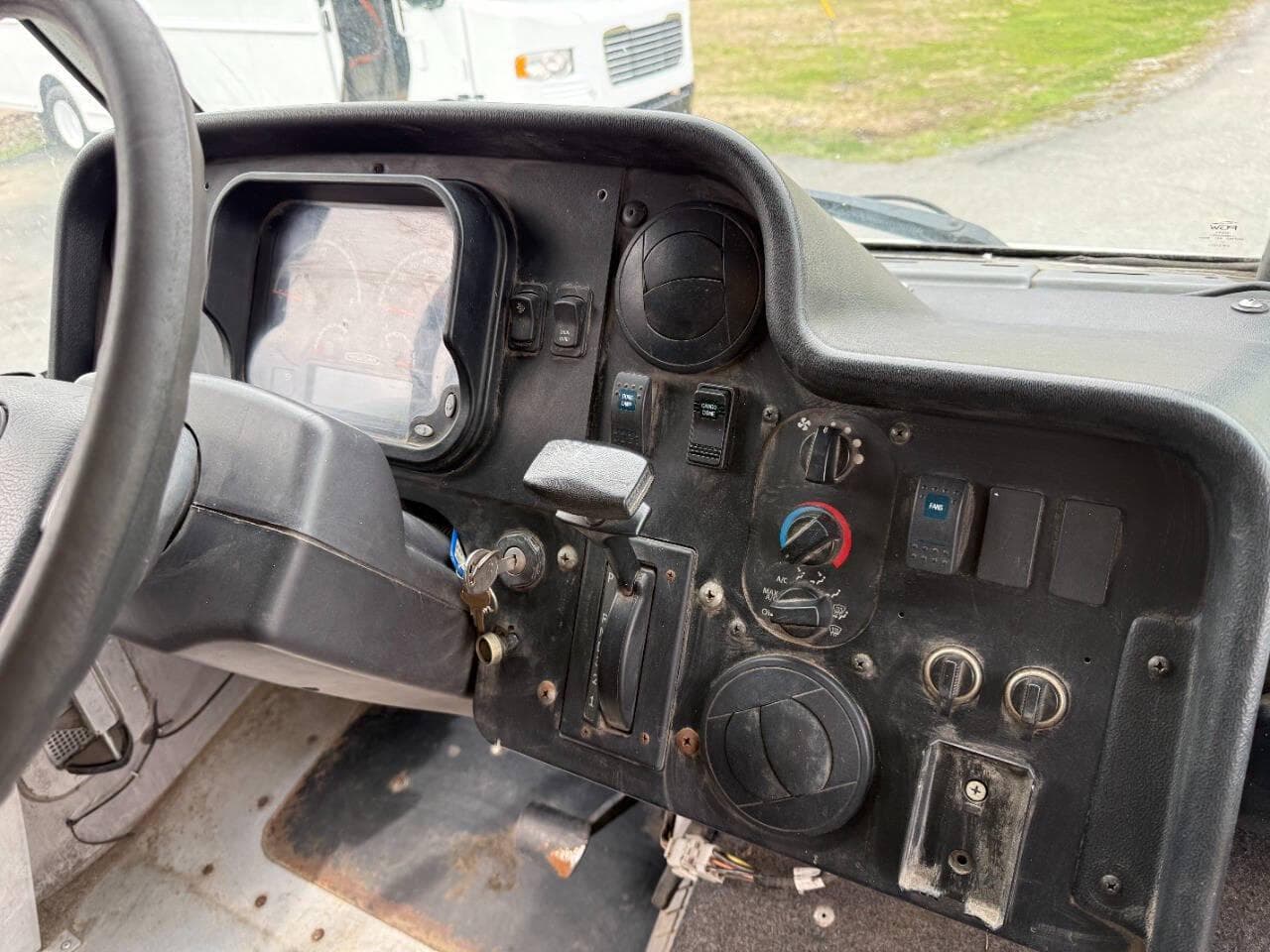 2017 Freightliner MT55 image 13