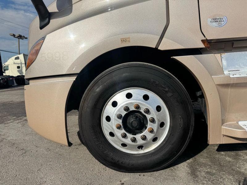 2019 Freightliner Cascadia image 11