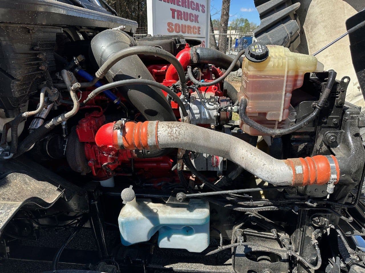 2018 International LT625 image 29