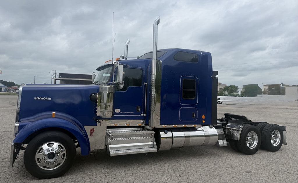 Used 2023 KENWORTH W900L image 5