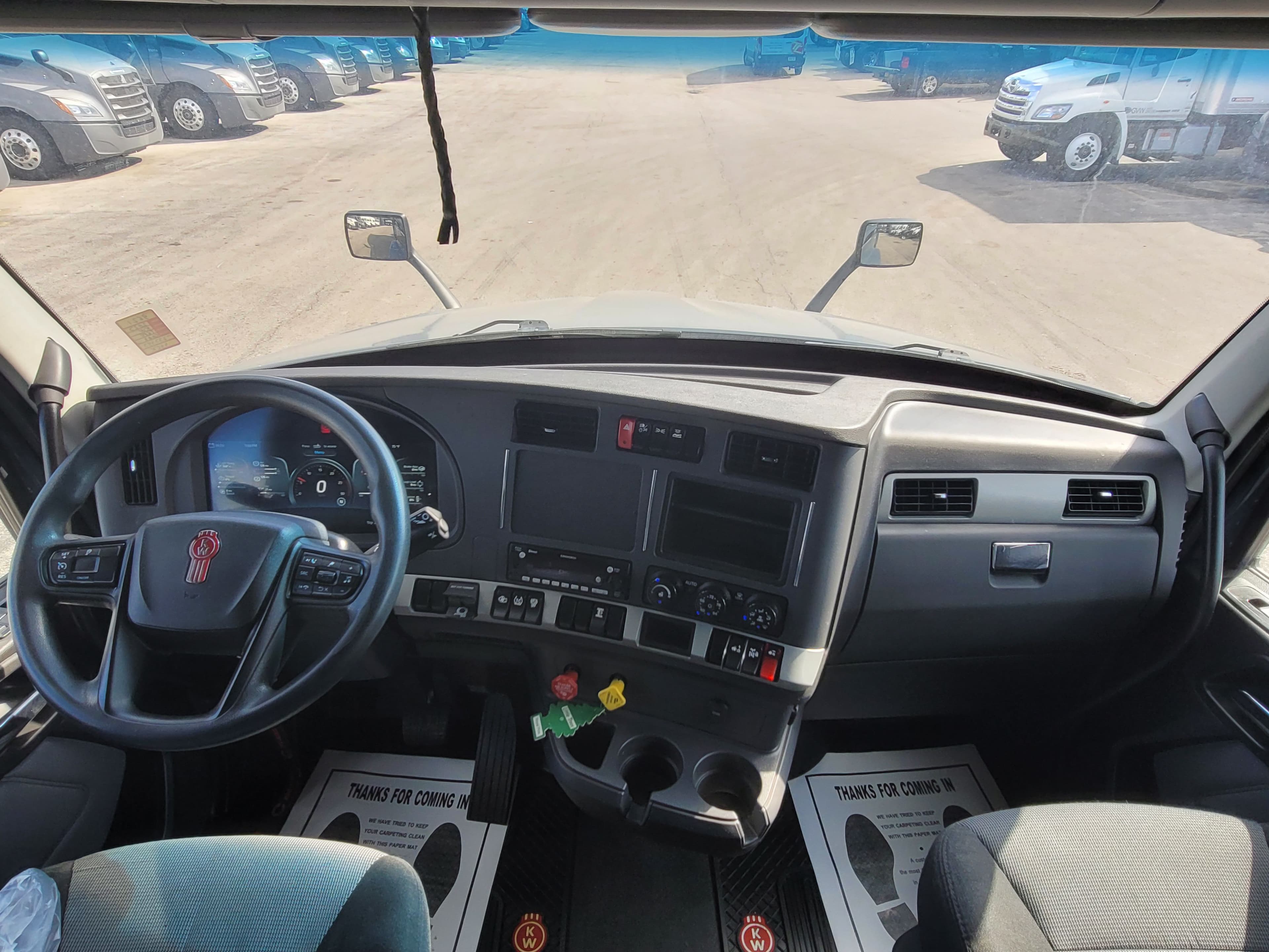 2023 Kenworth T680 image 10