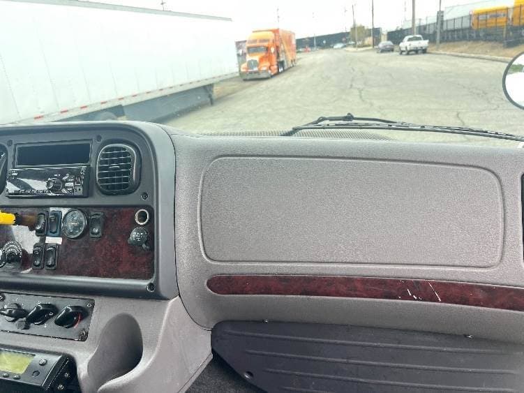 2021 Freightliner M2 image 10