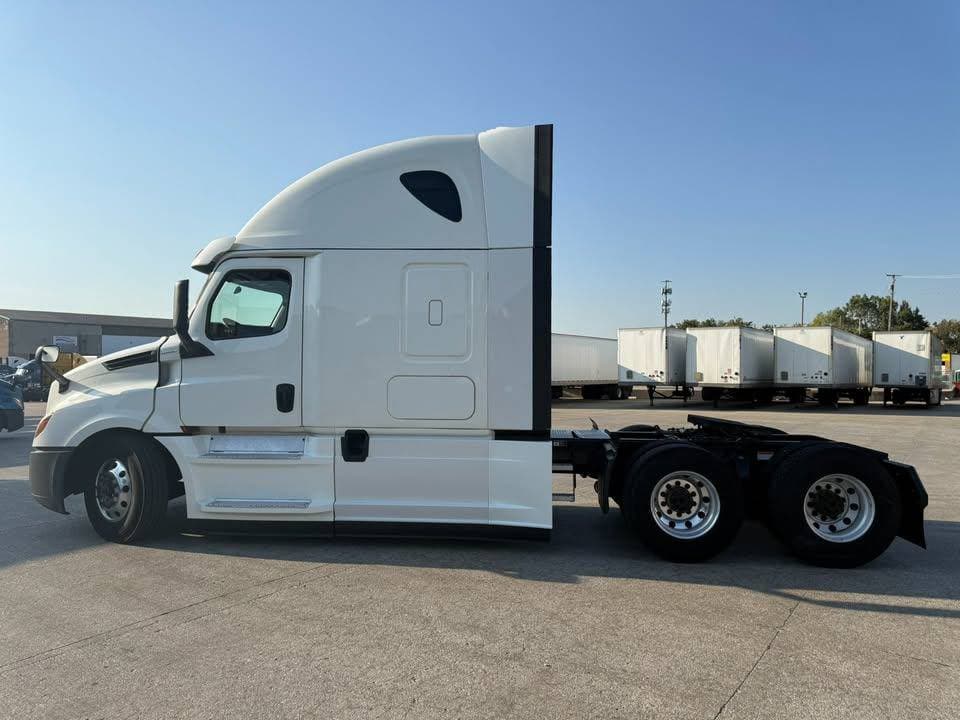 2020 Freightliner Cascadia image 4