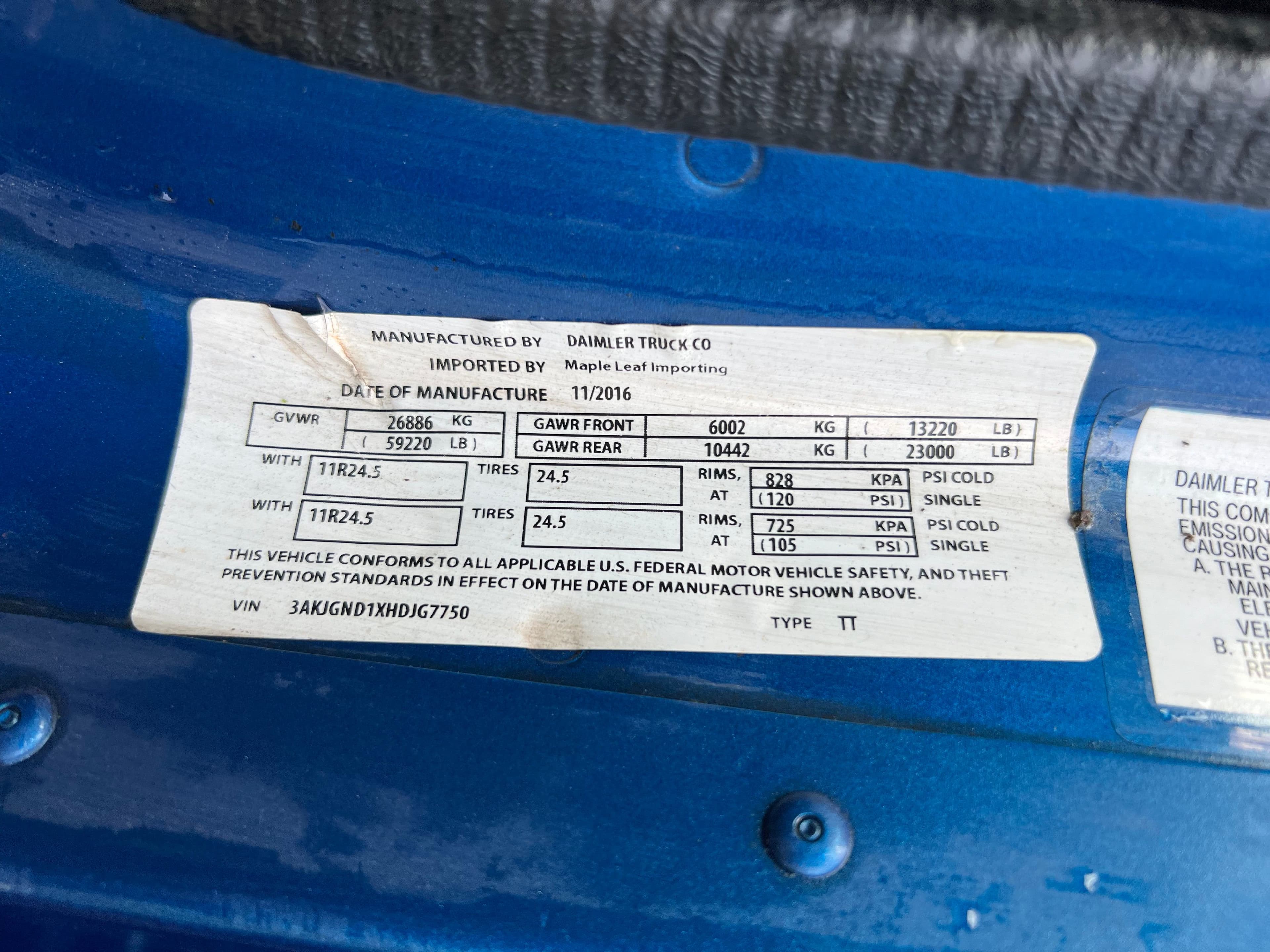 2017 Freightliner Coronado image 7