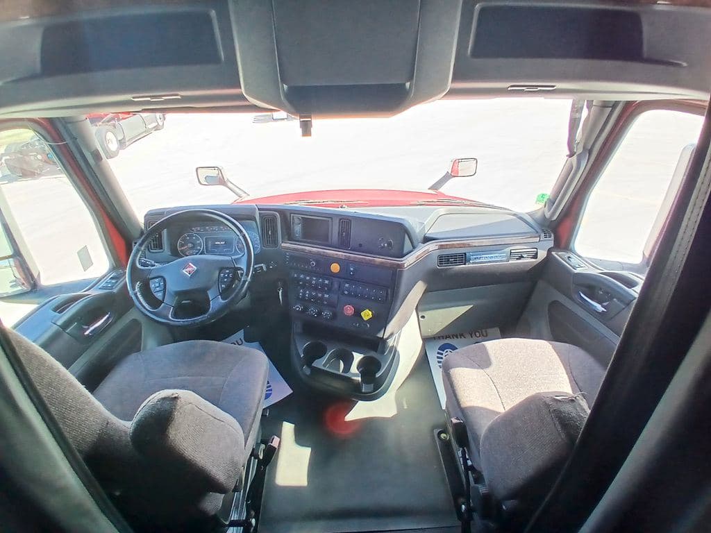 Used 2021 INTERNATIONAL LT625 image 12