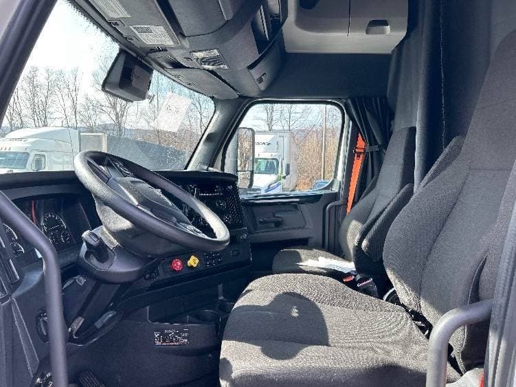 2023 Freightliner Cascadia 126 image 4