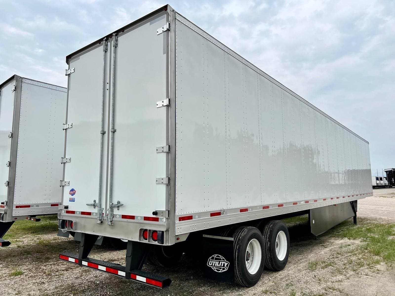 2026 Utility 4000D-X image 1