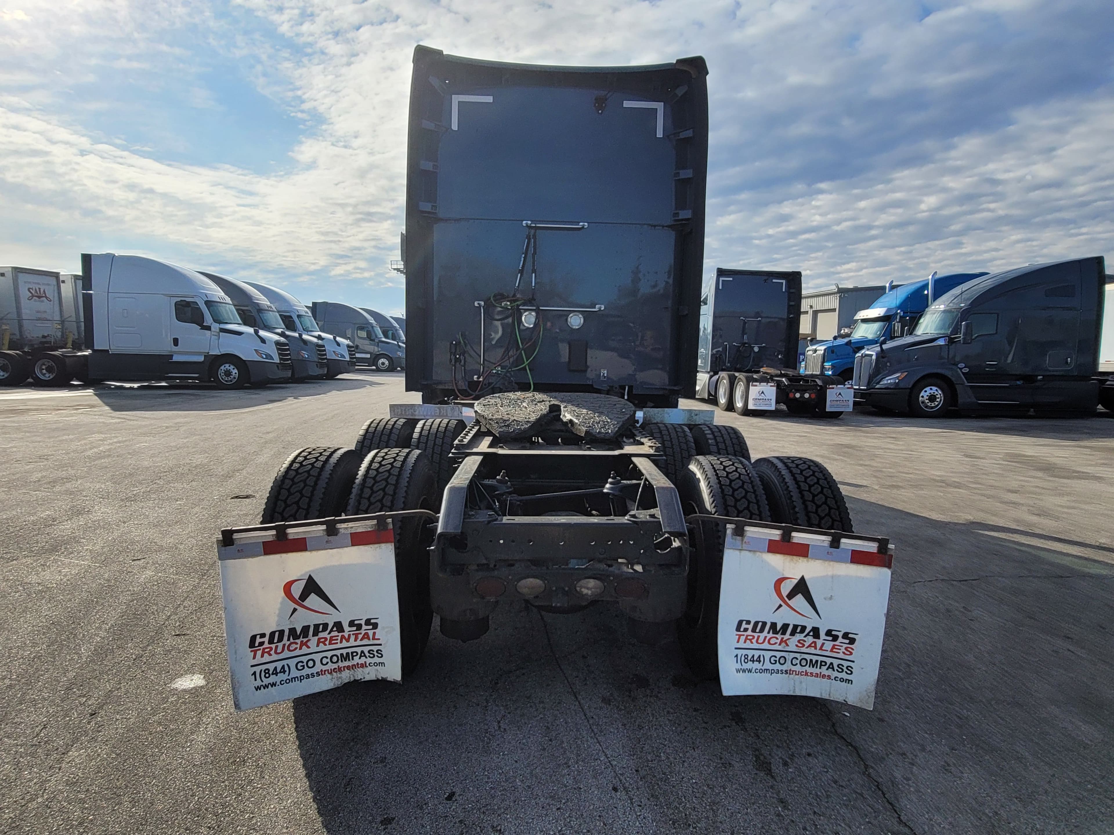 2023 Kenworth T680 image 3