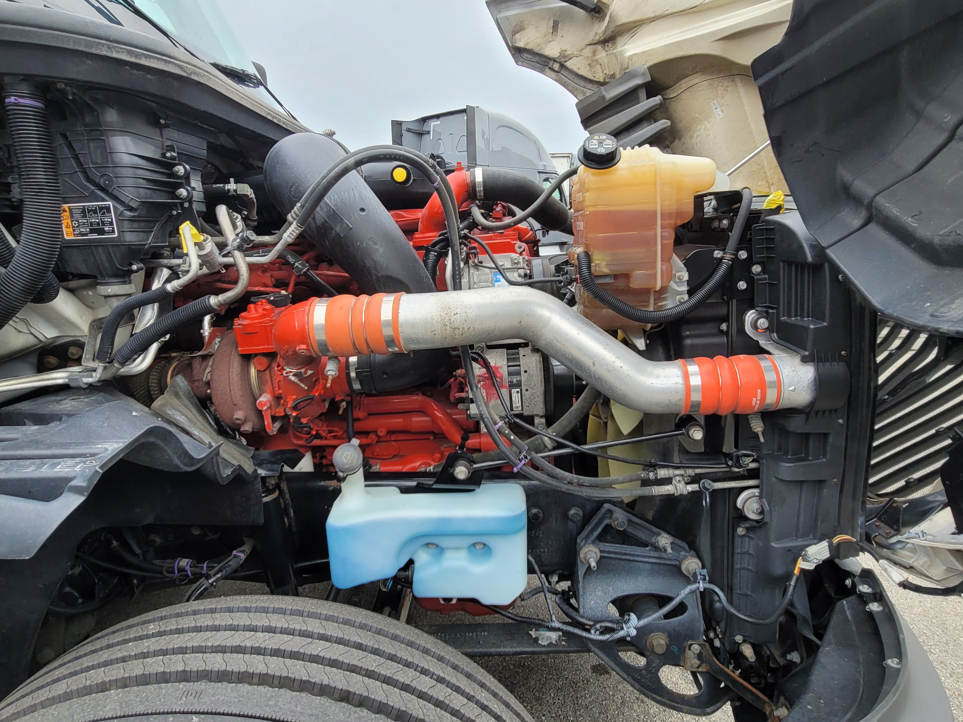 2022 International LT625 image 7