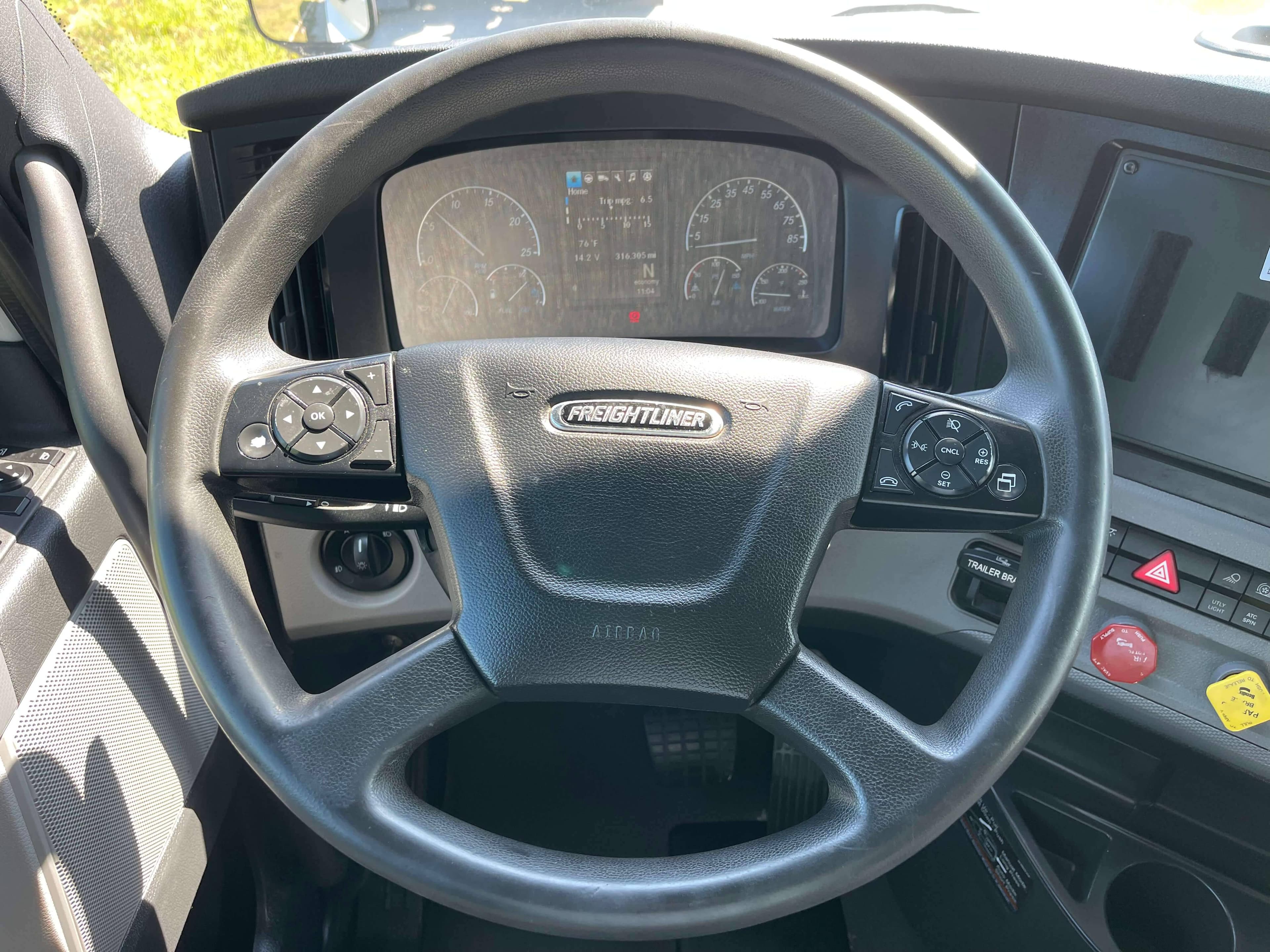 2022 Freightliner Cascadia 126 image 15