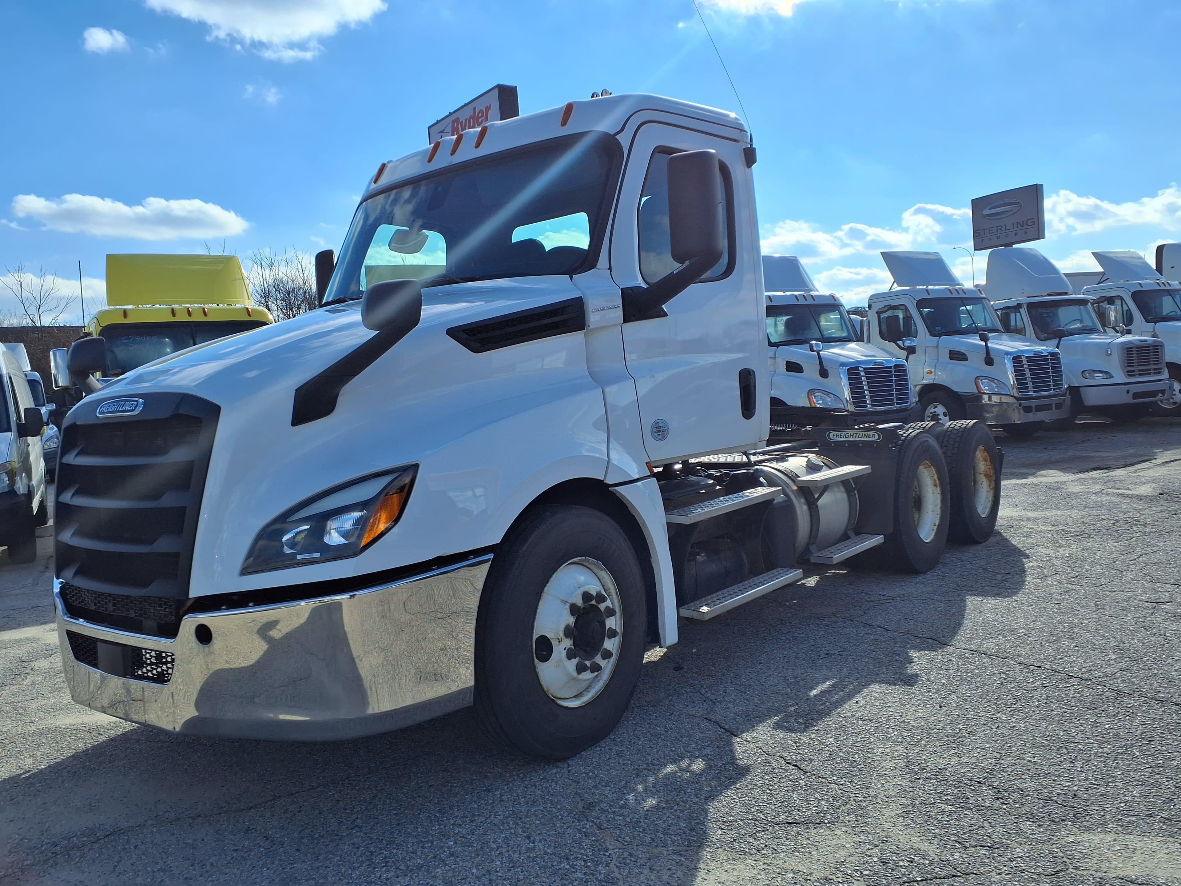 Used 2019 FREIGHTLINER/MERCEDES Conventional - Day Cab - PT126064ST For Sale image 2
