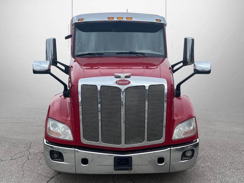 2018 Peterbilt 579 image 2