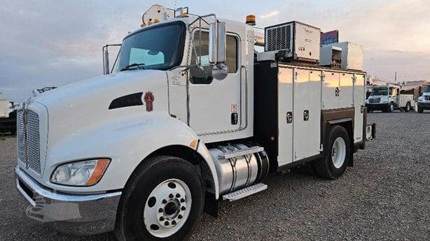 2017 Kenworth T370 image 1