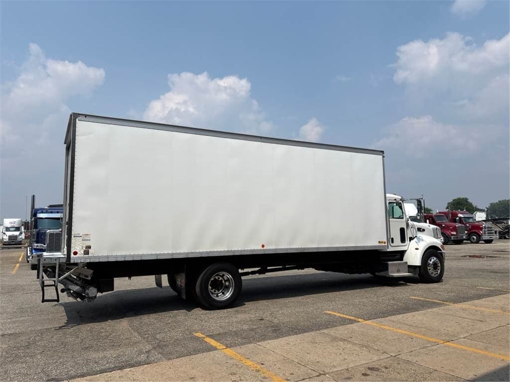 2019 Peterbilt 337 image 8