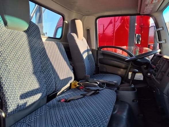 2024 Isuzu NRR image 21