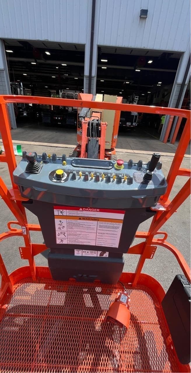 2015 JLG E300AJP PL8114 image 6
