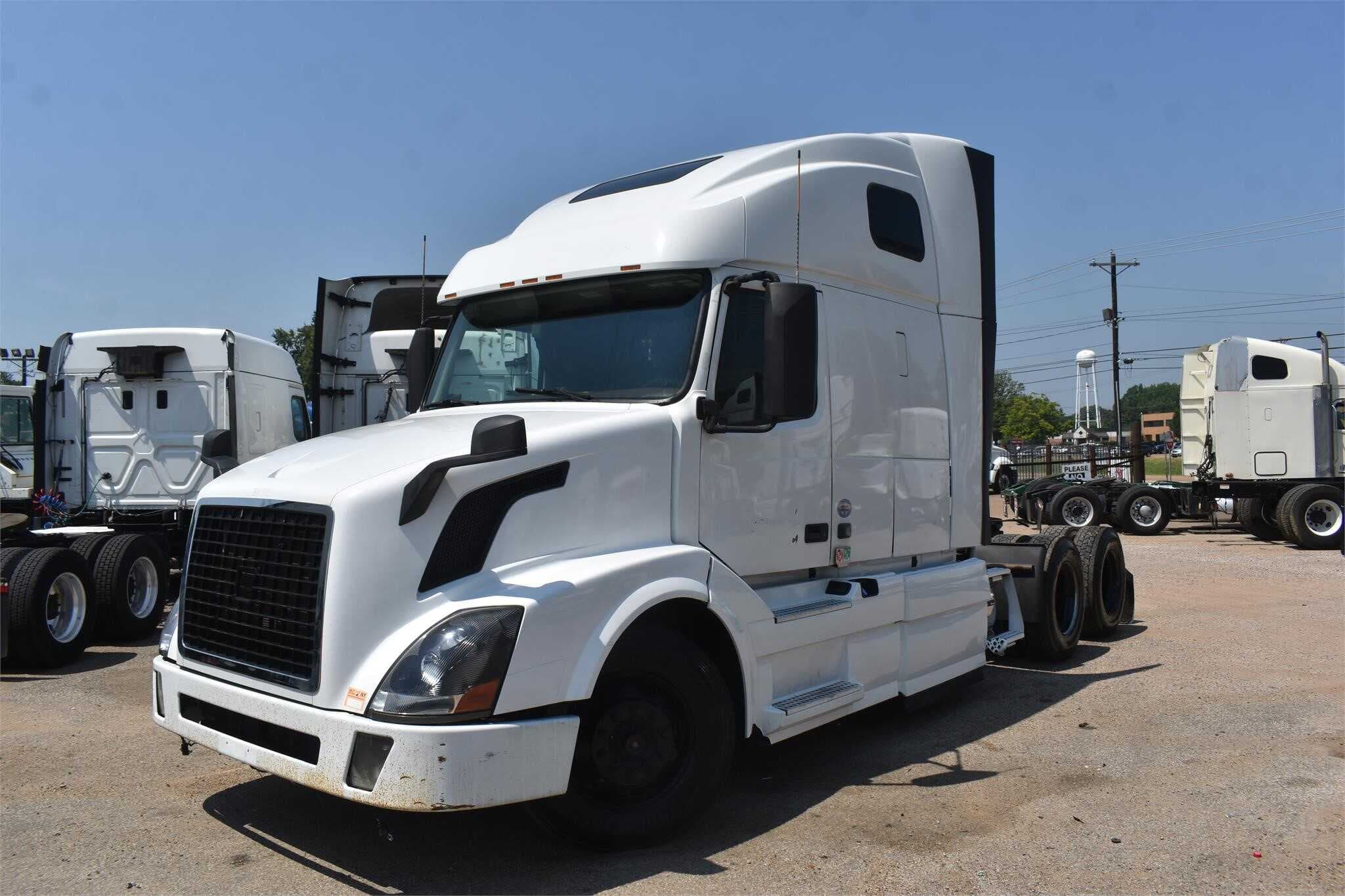 2016 Volvo VNL670 image 1