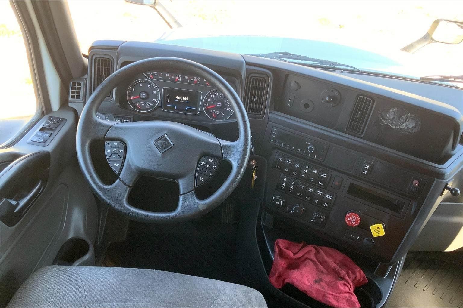 2022 International LT625 Sleeper Semi Truck - 73" Raised Roof Sleeper, Cummins 400HP, 12 Speed image 5