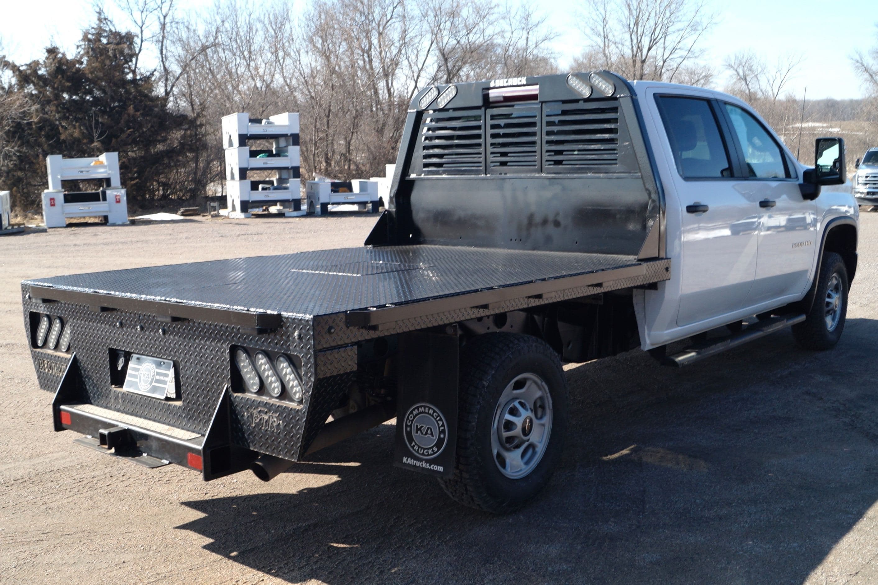 2023 Chevrolet Silverado 2500 WT - 8ft Flatbed - 4WD 6.6L V8 image 5
