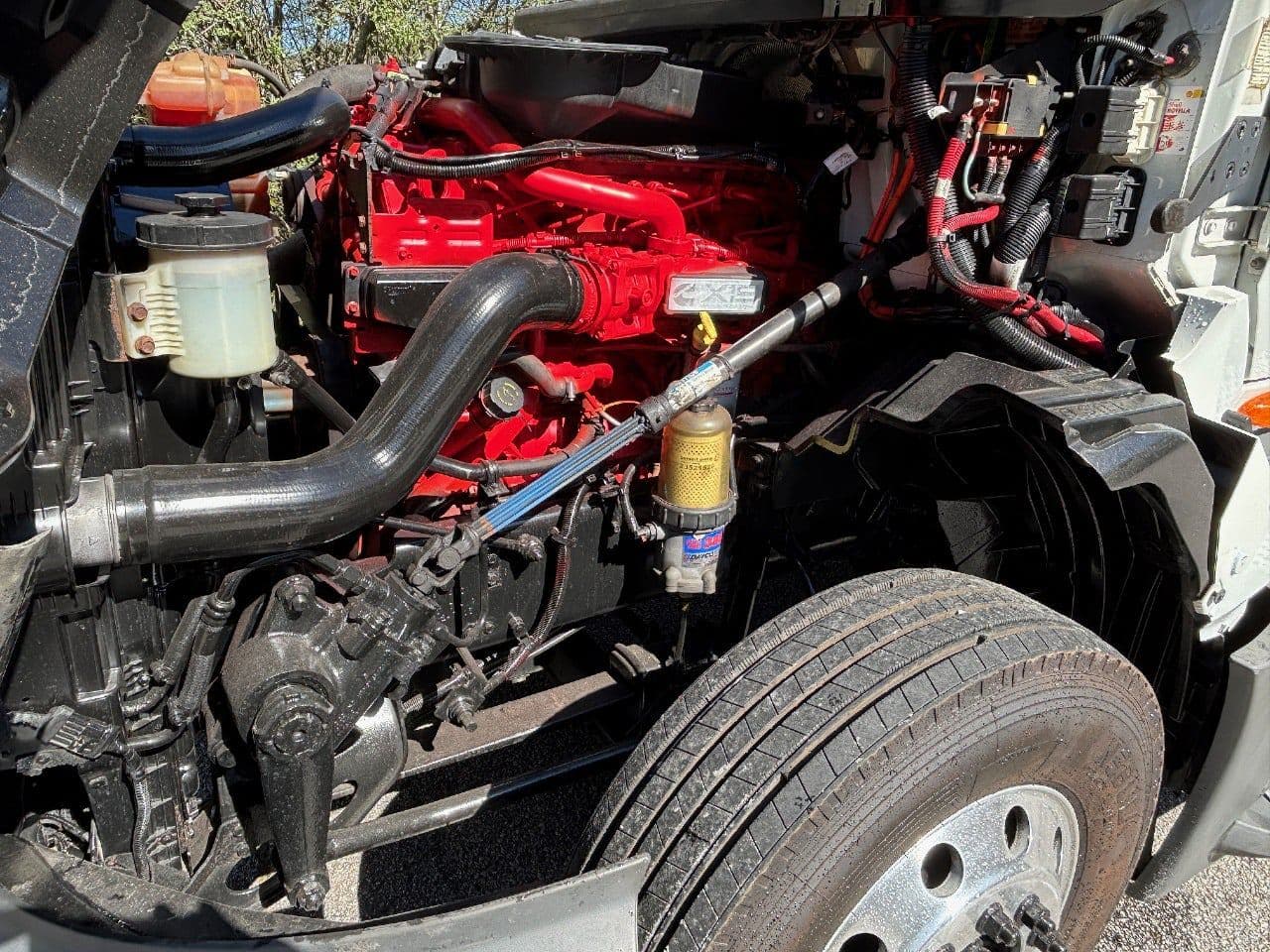 2018 International LT625 image 7