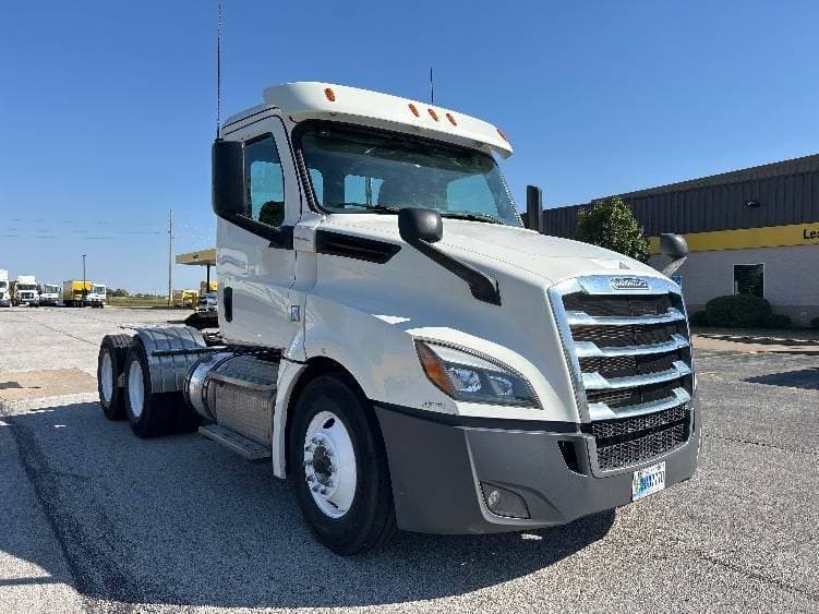2019 Freightliner Cascadia 126 Day Cab Truck - 435HP, 10 Speed Manual image 1