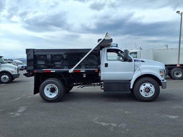 2027 Ford F750 SD image 3