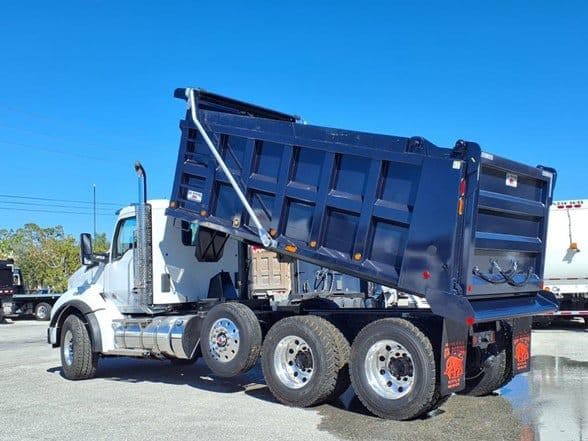 2025 Kenworth T880 image 17