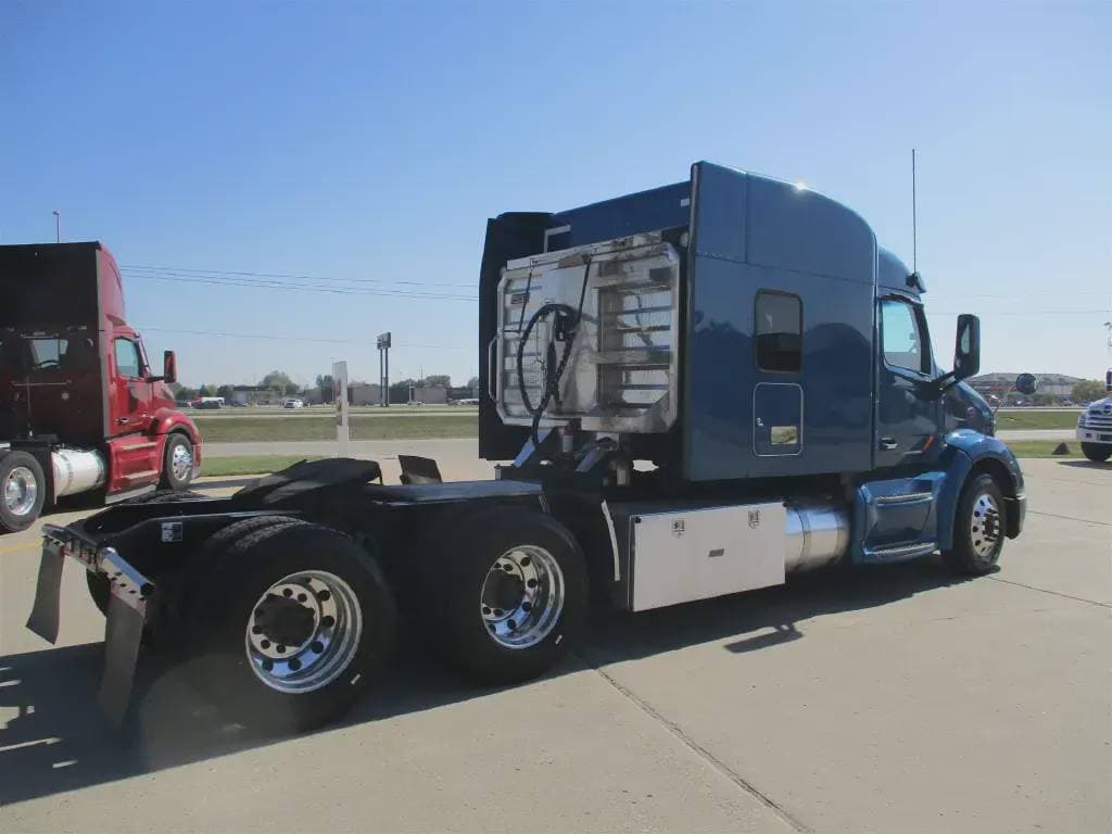 2022 Peterbilt 579 image 4