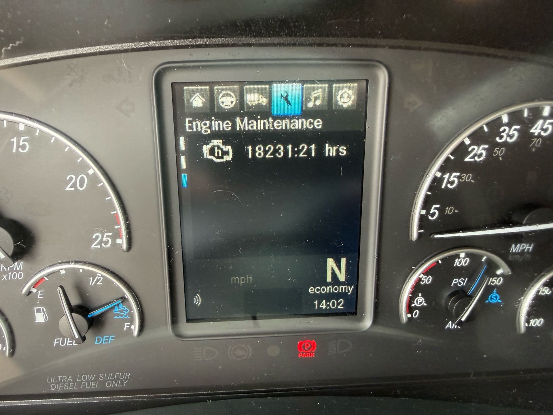 2022 Freightliner - 419k - 18k Hours - 455 HP image 14