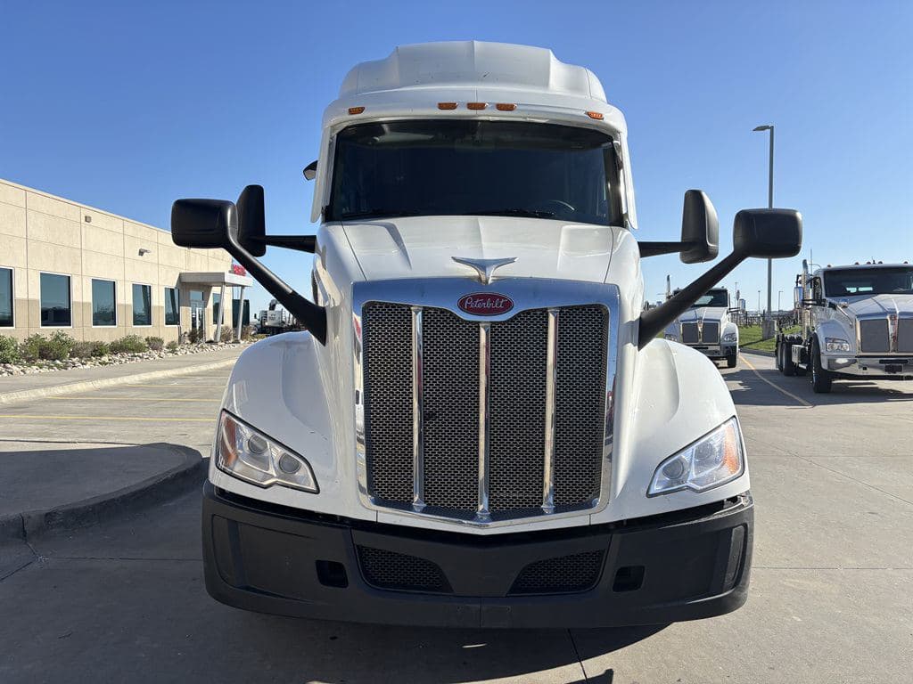 Used 2024 PETERBILT 579 image 22