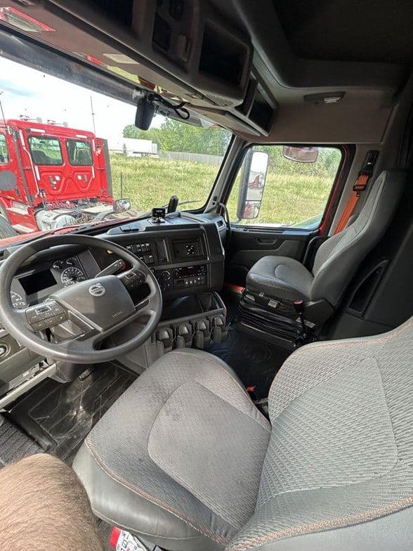 2023 Volvo VNL64T760 image 6
