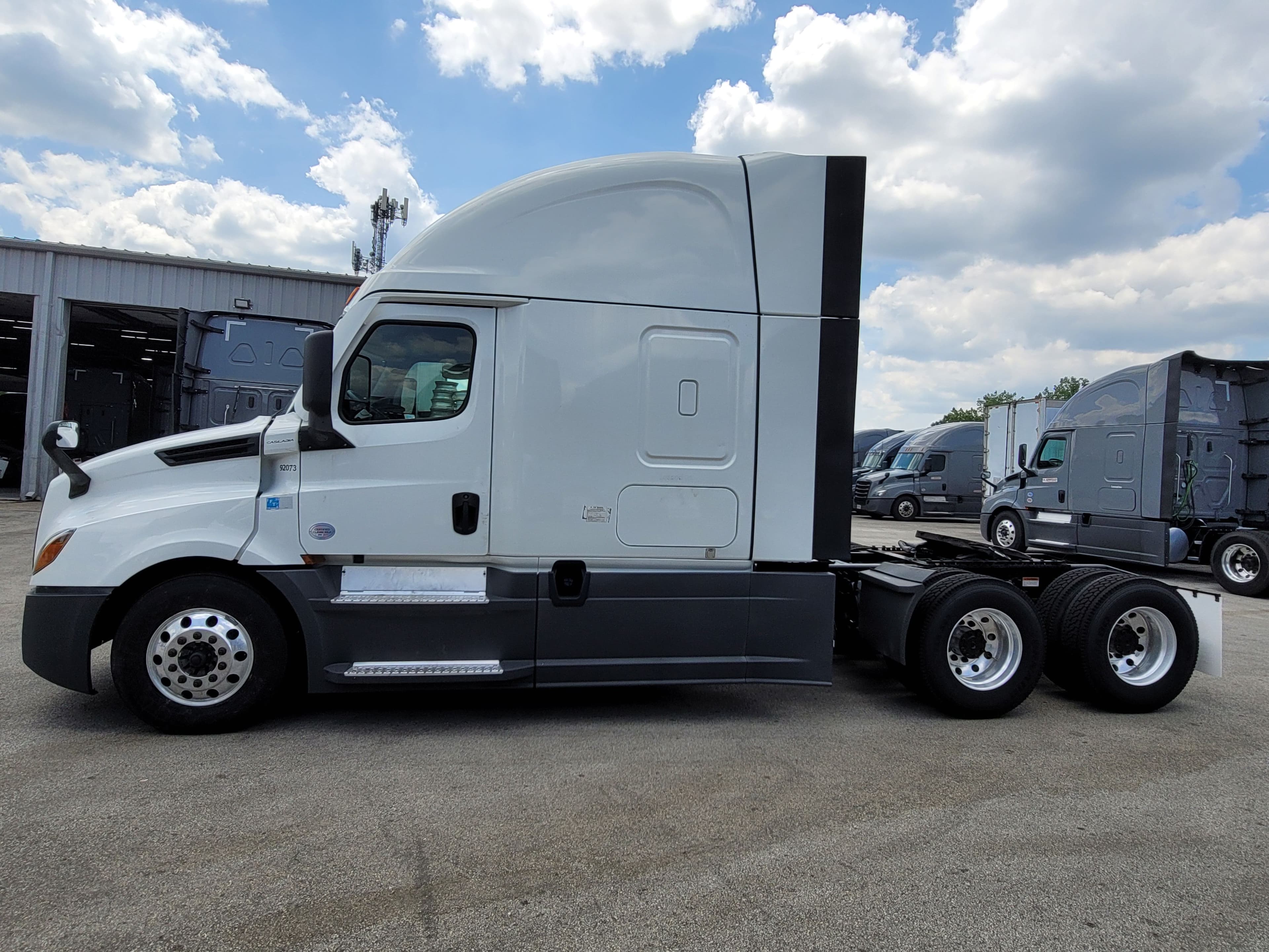 2022 Freightliner Cascadia 126 image 2