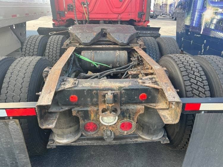 2018 Freightliner Cascadia image 10