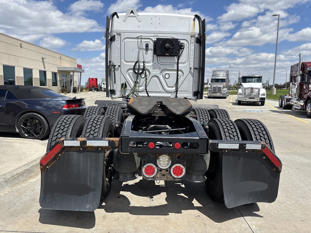 Used 2022 FREIGHTLINER PT126064ST image 5