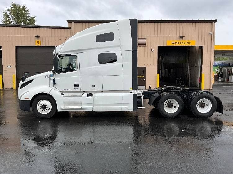 2022 Volvo VNL image 4