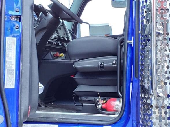 2025 Kenworth T880 image 8