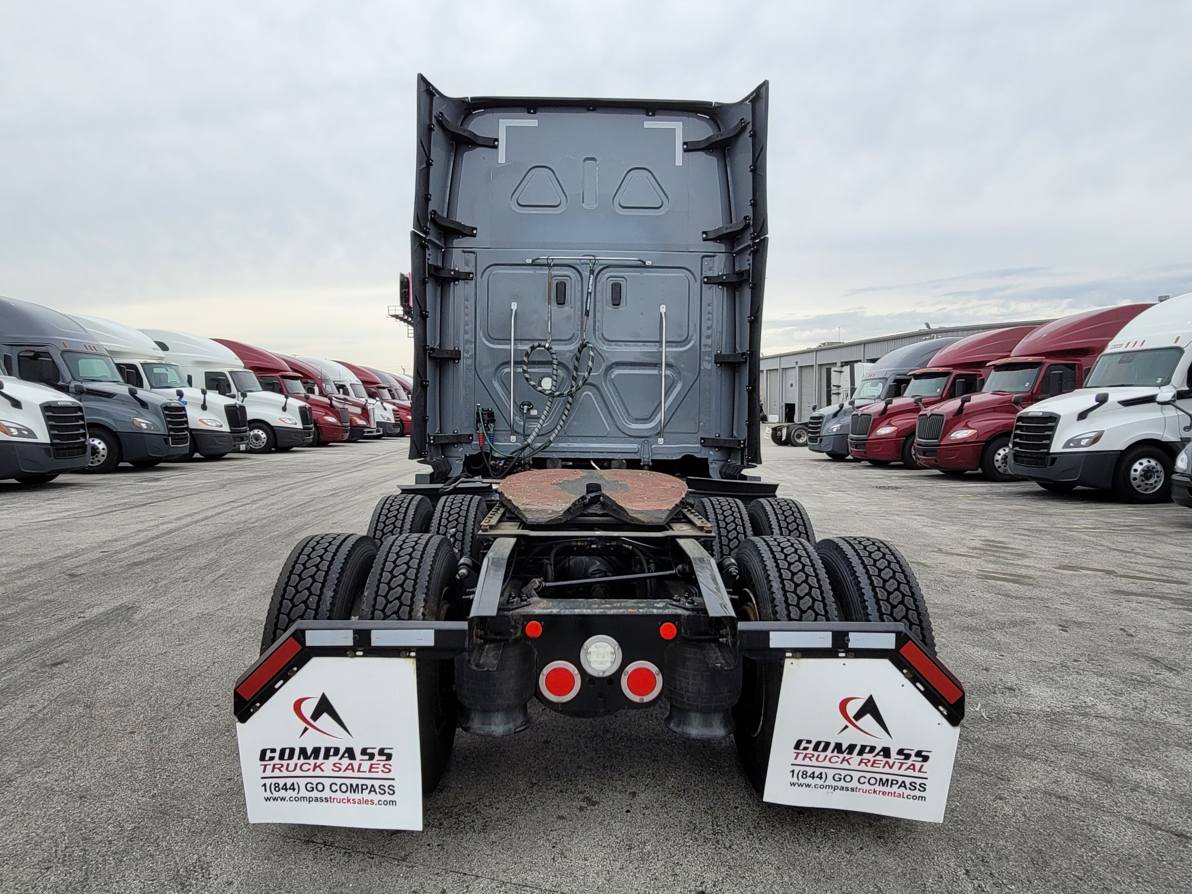 2022 Freightliner Cascadia 126 image 3