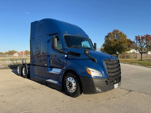 2022 Freightliner Cascadia image 3