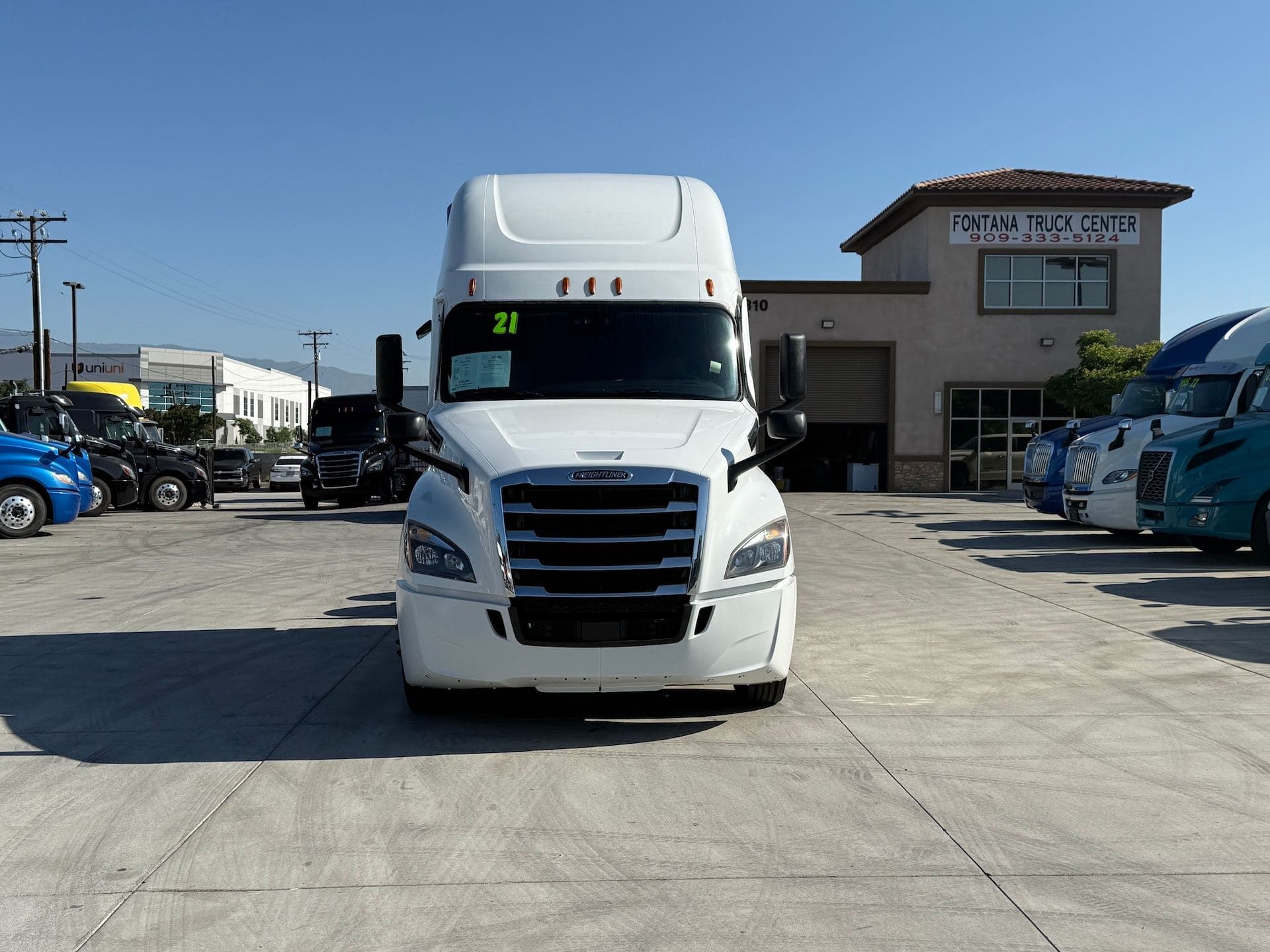 2021 Freightliner Cascadia 126 image 2